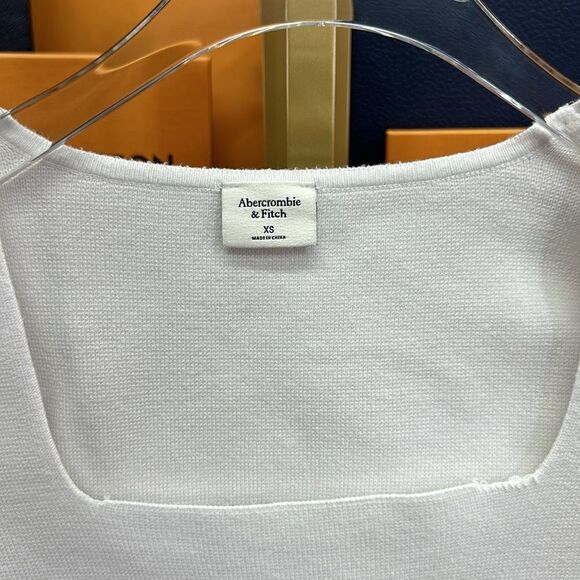 Abercrombie Cropped Sweater - Picture 2 of 4